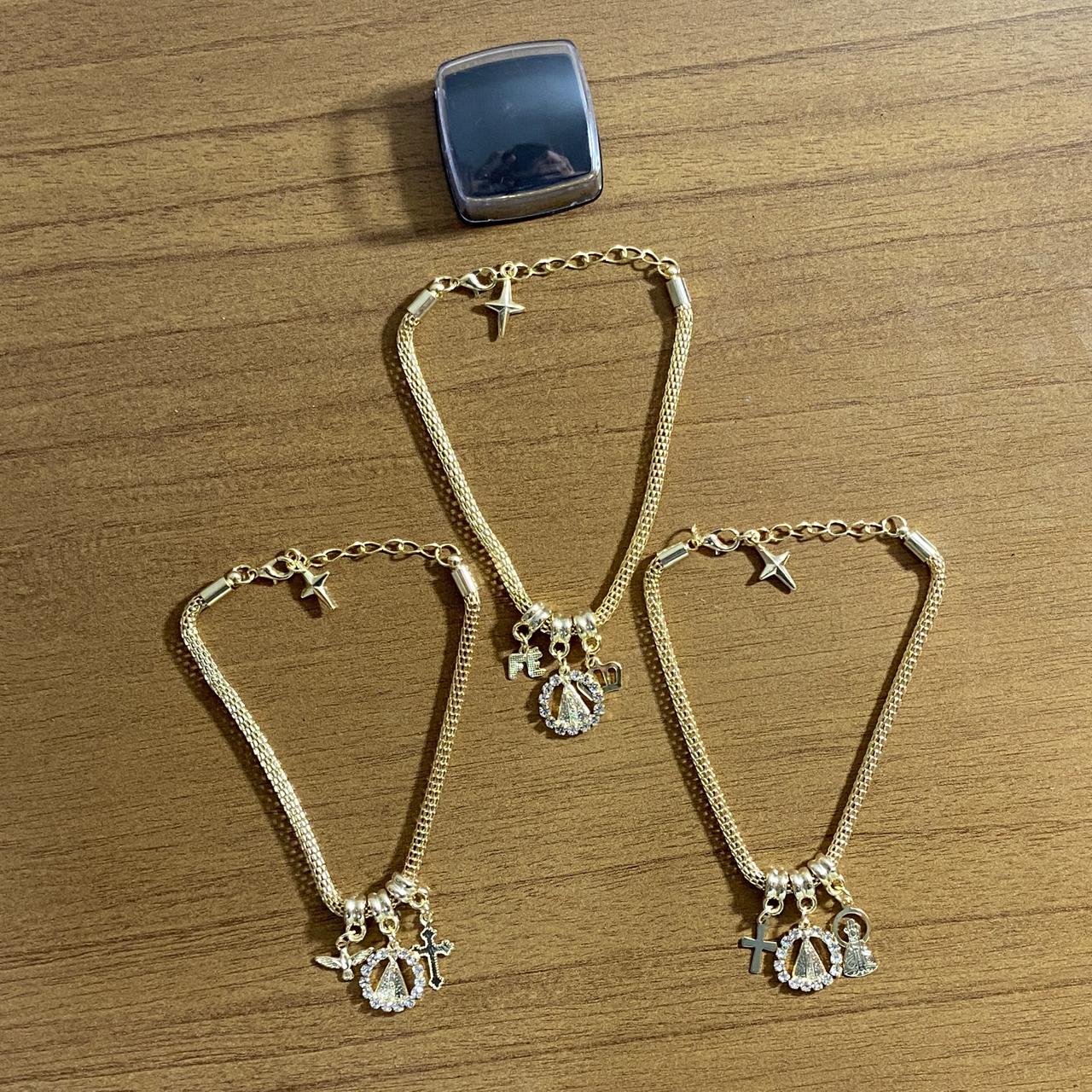 PULSEIRA DOURADA NOSSA SENHORA APARECIDA MODELOS SORTIDOS COM STRASS (6 UNIDADES)