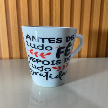 XÍCARA BRANCA ANTES DE TUDO FÉ , DEPOIS DE TUDO GRATIDÃO 120ML (1 UNIDADE)