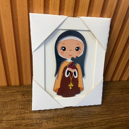 QUADRO MDF SANTA TERESINHA INFANTIL COM ACRÍLICO 15,6CMX 12,6CM (1 UNIDADE)