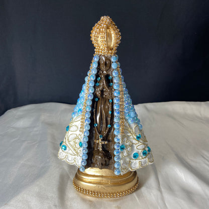 IMAGEM DE GESSO NOSSA SENHORA APARECIDA PÉROLA COM STRASS MOD03 23CM (1 UNIDADE)