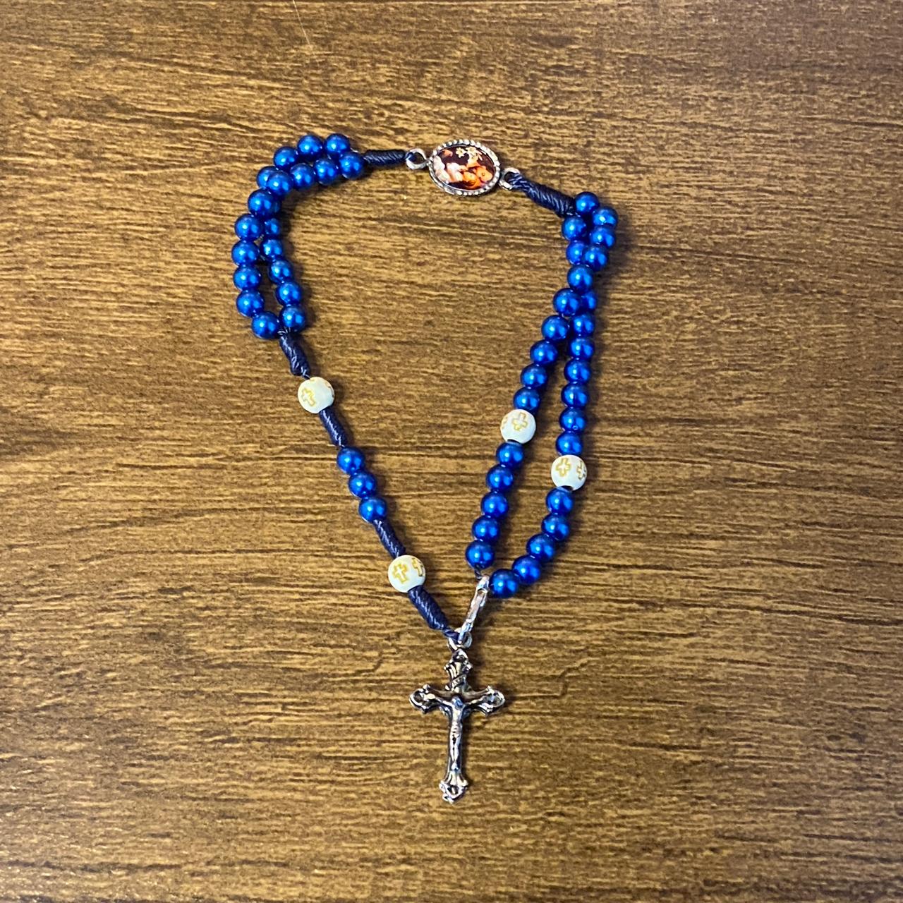 TERÇO PULSEIRA PÉROLA AZUL COM MEDALHA RESINADA SÃO JOSÉ (6 UNIDADES)