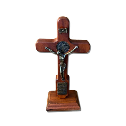 CRUCIFIXO MADEIRA DE MESA MEDALHA SÃO BENTO COM ORAÇÃO 21CM (1 UNIDADE)