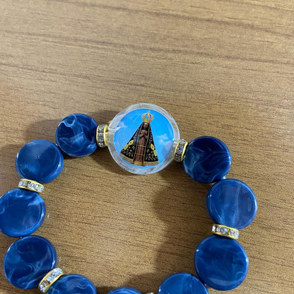 PULSEIRA ACRÍLICA COM MEDALHA RESINADA NOSSA SENHORA APARECIDA  (03 UNIDADES)