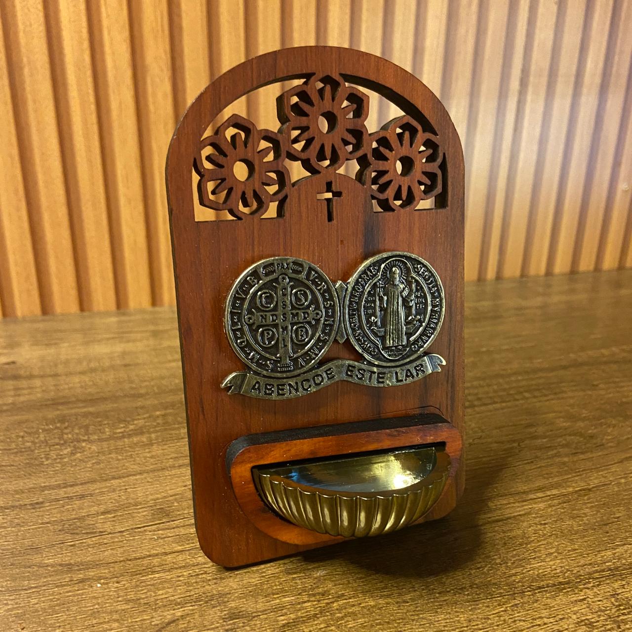 PORTA ÁGUA BENTA DE MADEIRA MEDALHA SÃO BENTO 16CM (1 UNIDADE)