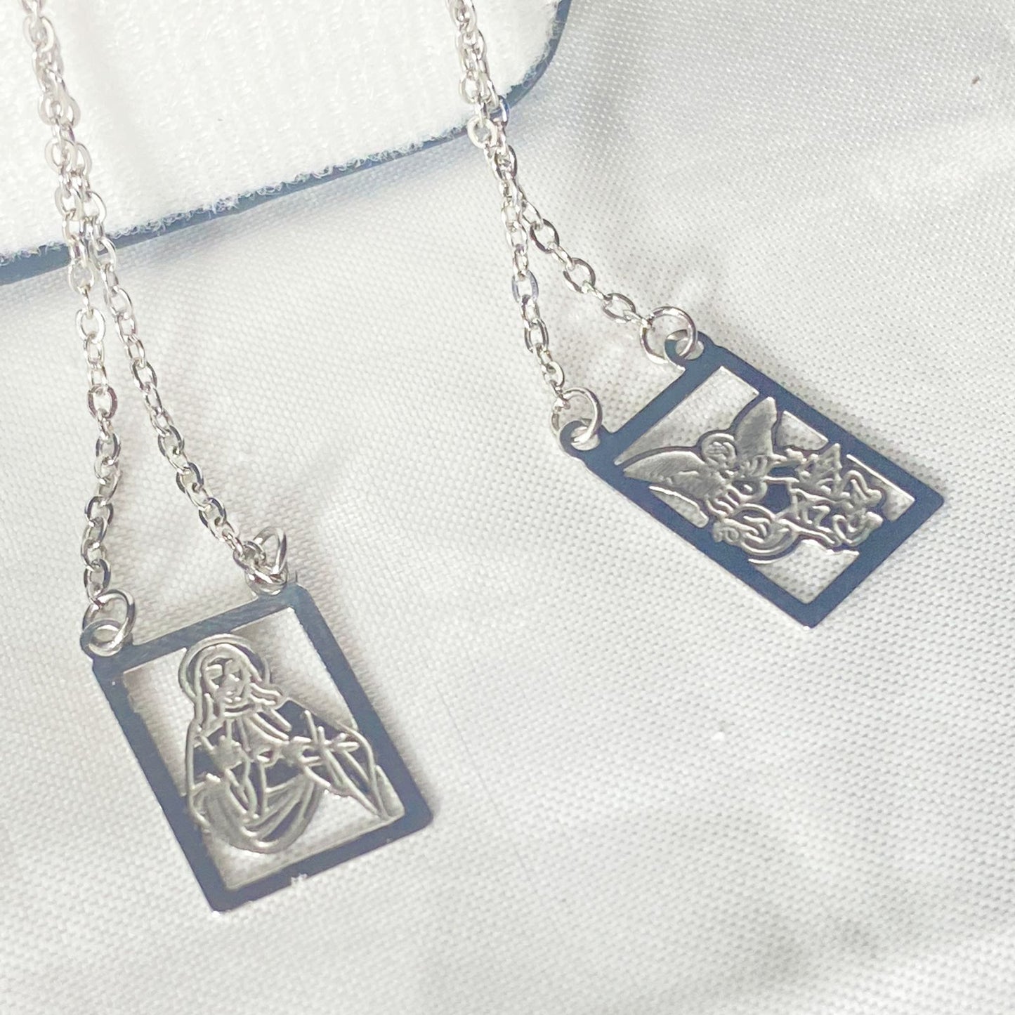 ESCAPULÁRIO INOX LASER VAZADO SAGRADO CORAÇÃO DE JESUS E SÃO MIGUEL  ARCANJO (6 UNIDADES)