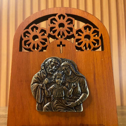 PORTA ÁGUA BENTA DE MADEIRA SAGRADA FAMÍLIA 16CM (1 UNIDADE)