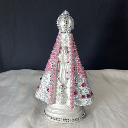 IMAGEM DE GESSO NOSSA SENHORA APARECIDA PÉROLA COM STRASS MOD14 23CM (1 UNIDADE)