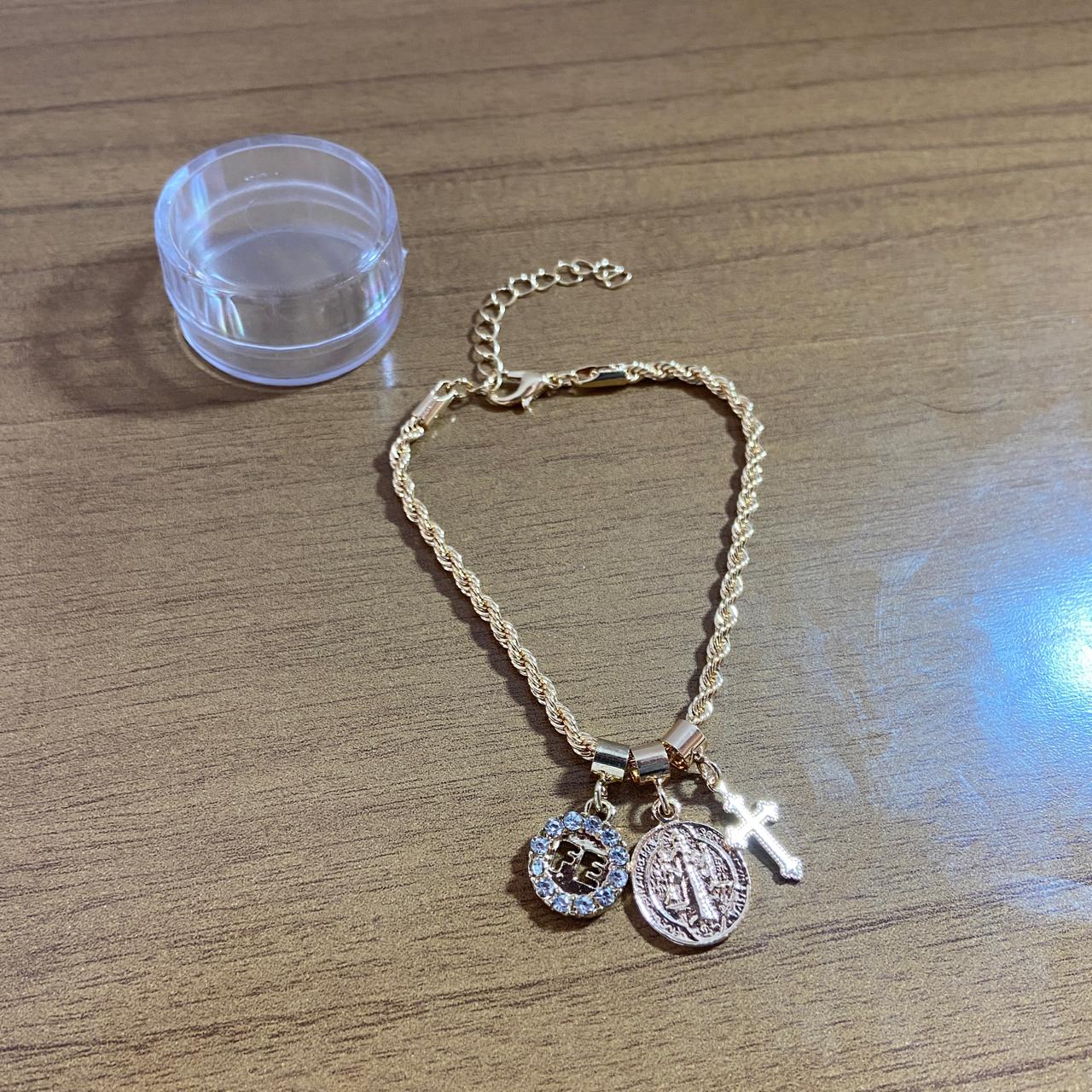 PULSEIRA DOURADA MEDALHA SÃO BENTO E FÉ (6 UNIDADES)