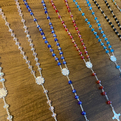 TERÇO CRISTAL MEDALHA DE SÃO BENTO COM STRASS CORES SORTIDAS 8MM  ( 6 UNIDADES)