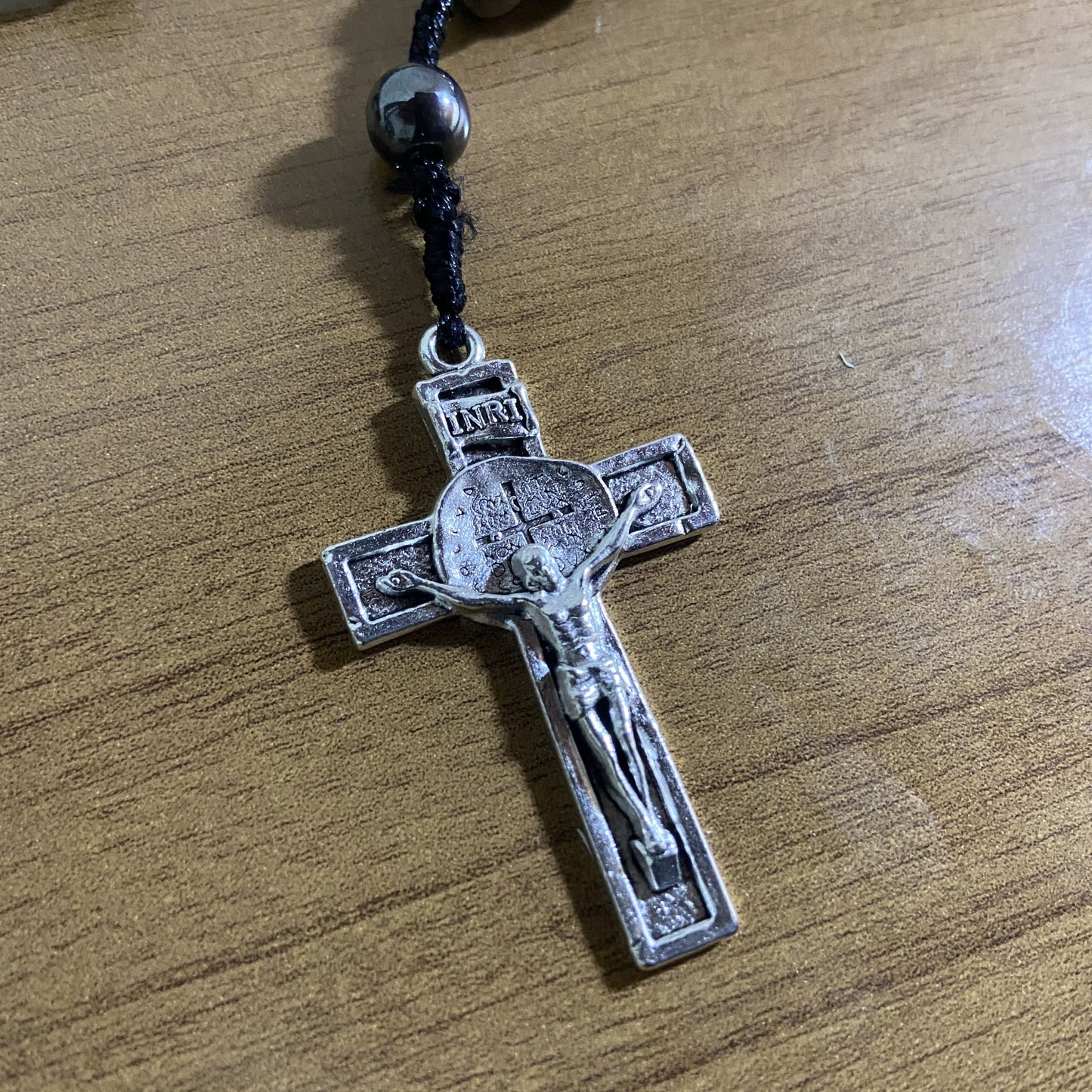 TERÇO DE HEMATITA NOSSA SENHORA APARECIDA COM FECHO 8MM (1 UNIDADE)