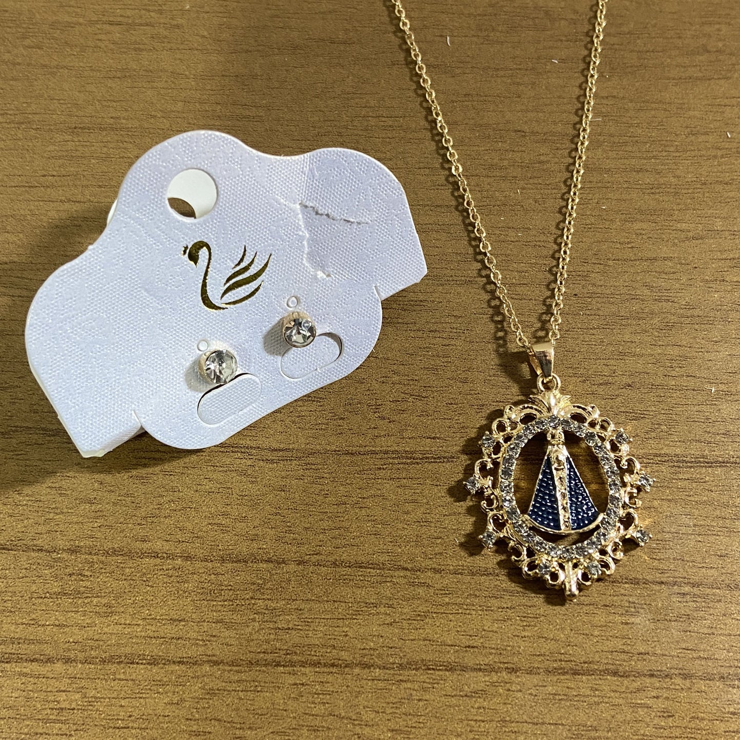 CORRENTE DOURADA COM BRINCO PONTA DE LUZ NOSSA SENHORA APARECIDA MOD 01  ( 1 UNIDADE)