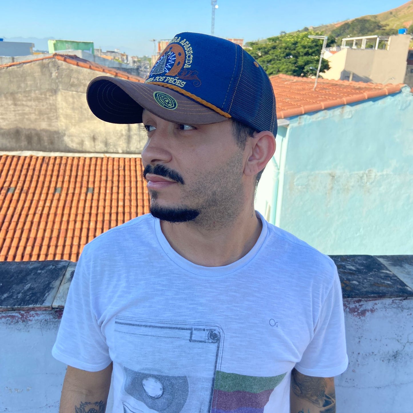 BONÉ NOSSA SENHORA APARECIDA BORDADO  COM MEDALHA MOD7  (1 UNIDADES)