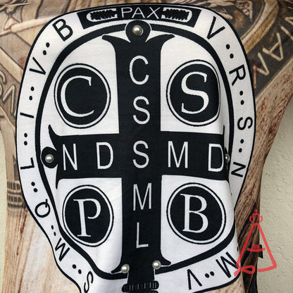 CAMISETA RELIGIOSA MEDALHA SÃO BENTO TAMANHO:M (1 UNIDADE)