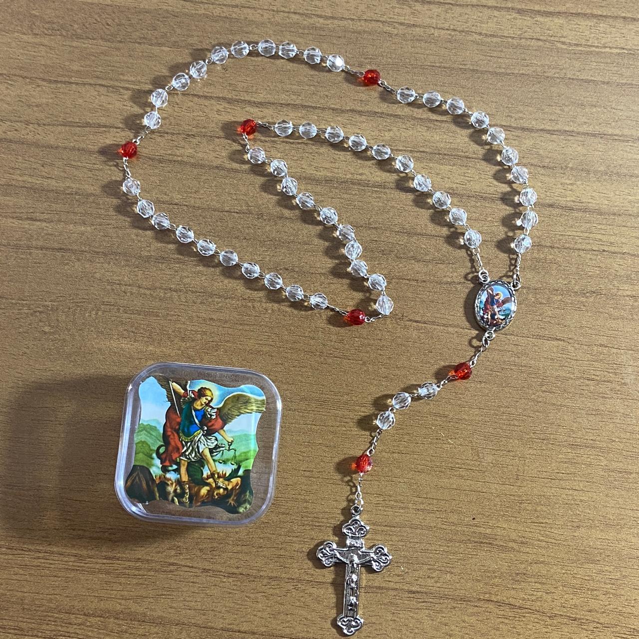 TERÇO SEMICRISTAL NA CAIXINHA SÃO MIGUEL ARCANJO 6MM (6 UNIDADES)