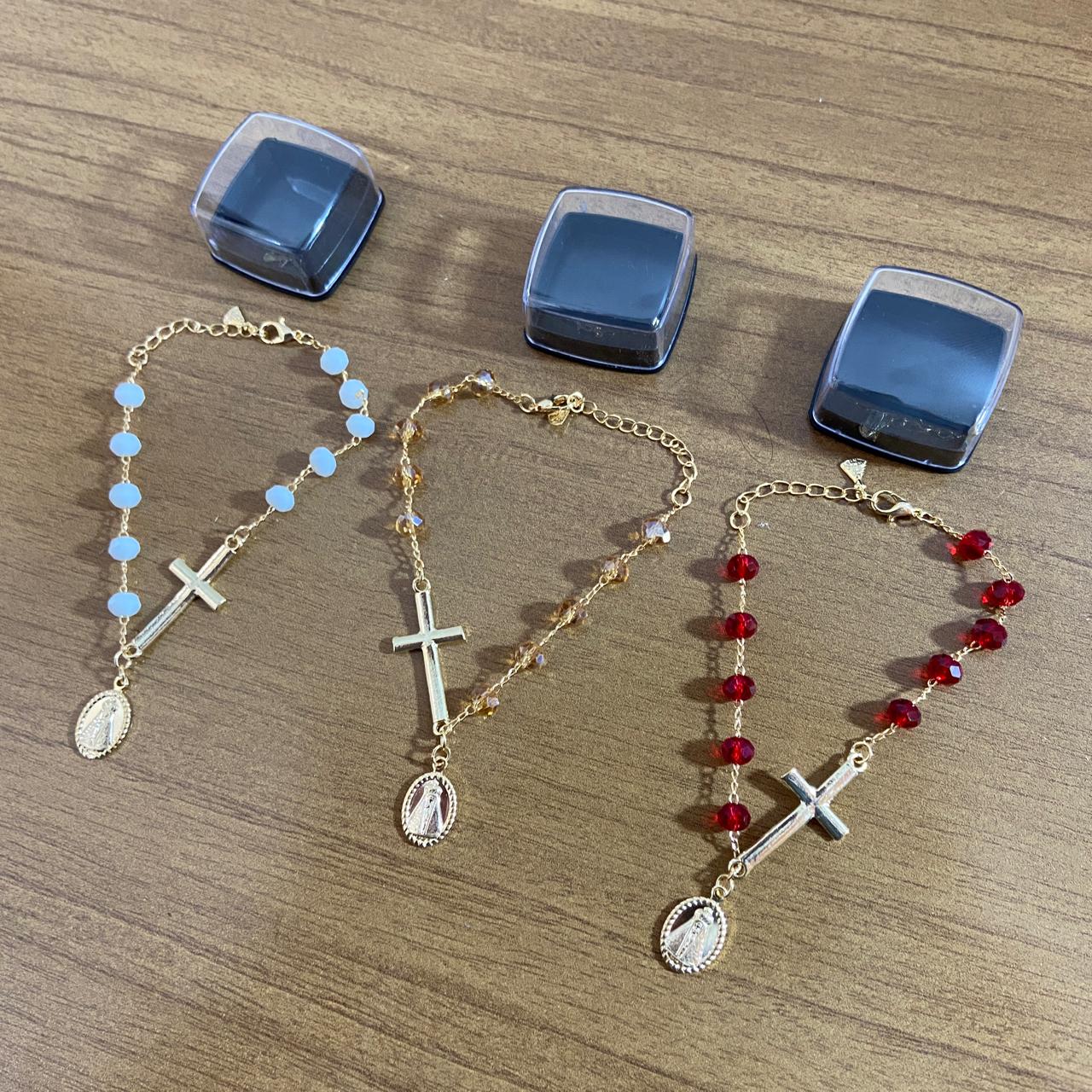 PULSEIRA CRISTAL CRUZ COM PINGENTE NOSSA SENHORA APARECIDA CORES SORTIDAS  (03 UNIDADES)