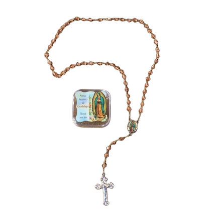 TERÇO SEMICRISTAL NA CAIXINHA NOSSA SENHORA DE GUADALUPE 6MM (6 UNIDADES)