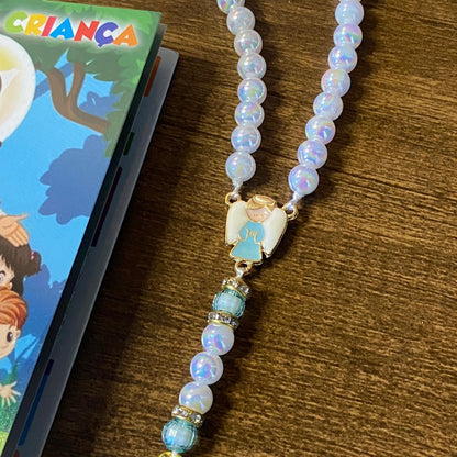 TERÇO PÉROLA  COM STRASS  ANJO DA GUARDA AZUL 08MM (1 UNIDADE)