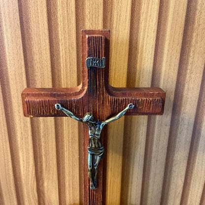 CRUCIFIXO MADEIRA DE MESA RISCADO 20,5CM (1 UNIDADE)