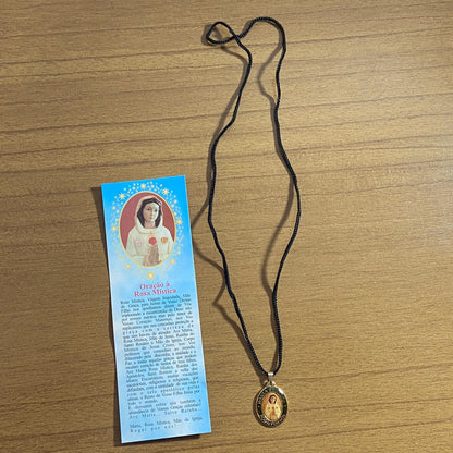 CORDÃO COM MEDALHA RESINADA NOSSA SENHORA DA ROSA MÍSTICA (1 UNIDADES)