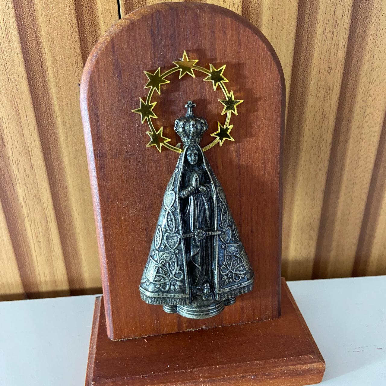 ADORNO DE MESA MADEIRA NOSSA SENHORA APARECIDA 15CM (1 UNIDADE)