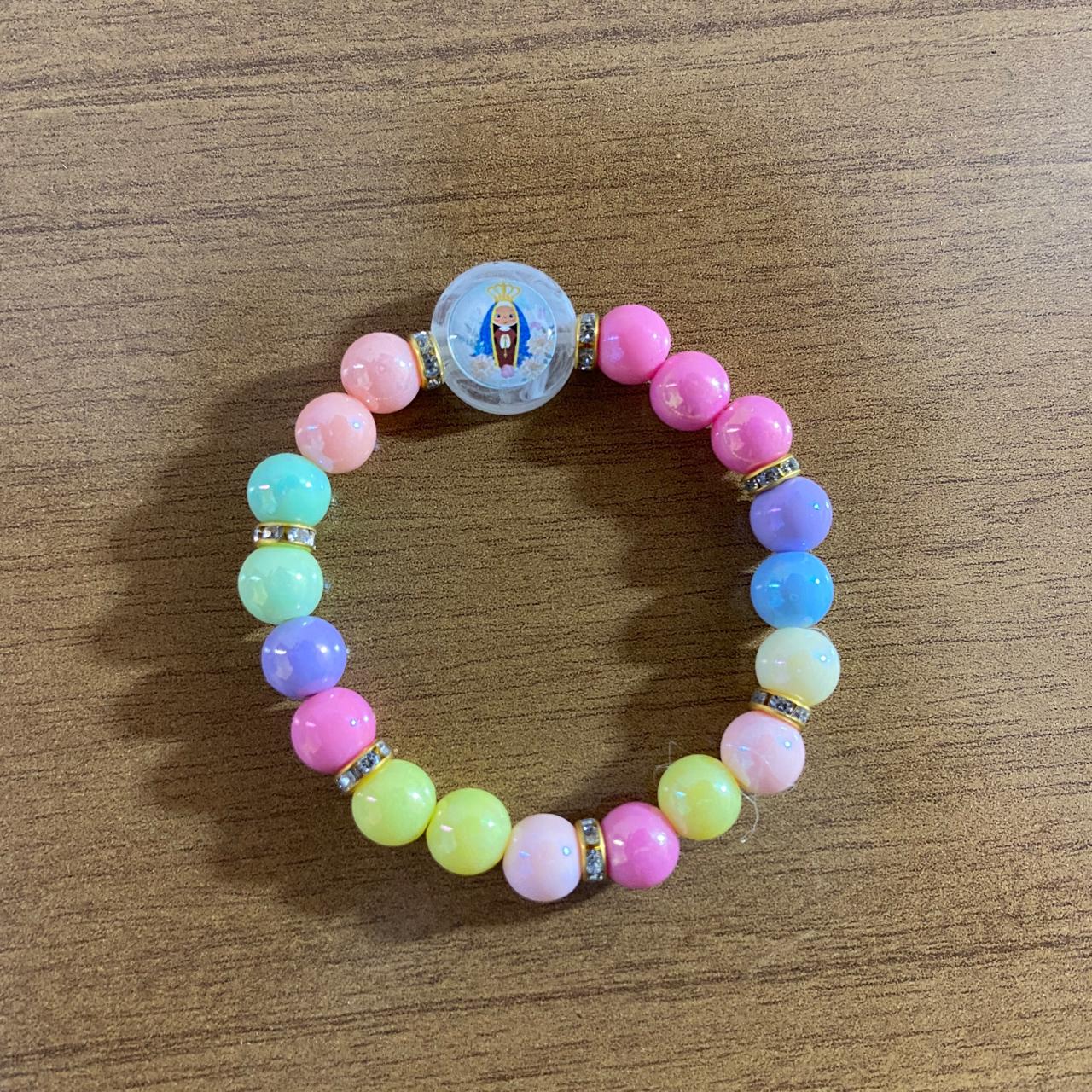 PULSEIRA PÉROLA INFANTIL COM MEDALHA RESINADA NOSSA SENHORA APARECIDA  (03 UNIDADES)