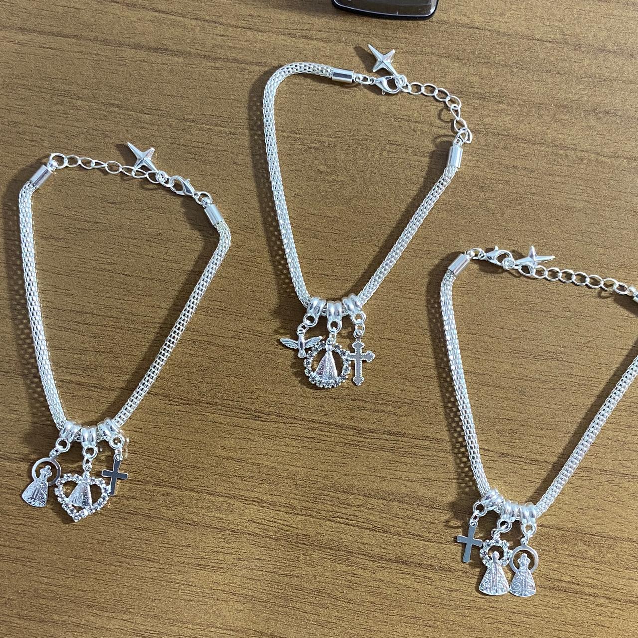 PULSEIRA PRATEADA NOSSA SENHORA APARECIDA MODELOS SORTIDOS COM STRASS (6 UNIDADES)