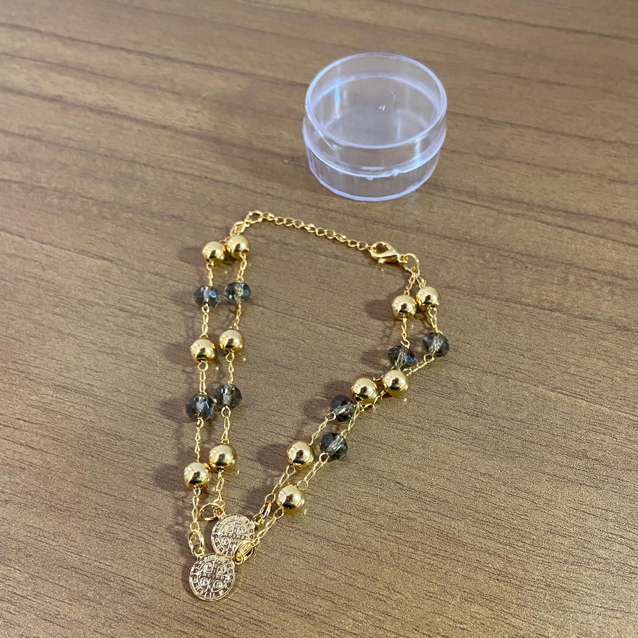 PULSEIRA ESCAPULARIO DOURADA COM CRISTAL CINZA MEDALHA SÃO BENTO  (3 UNIDADES)