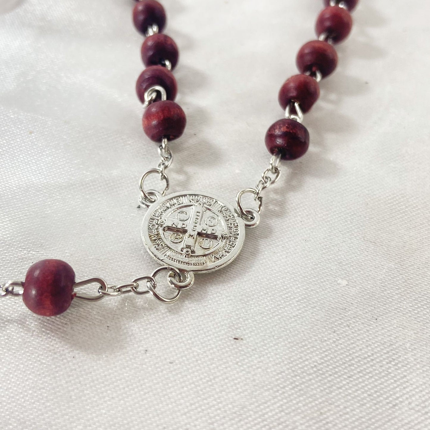 TERÇO PERFUMADO SÃO BENTO 8MM (12 UNIDADES)