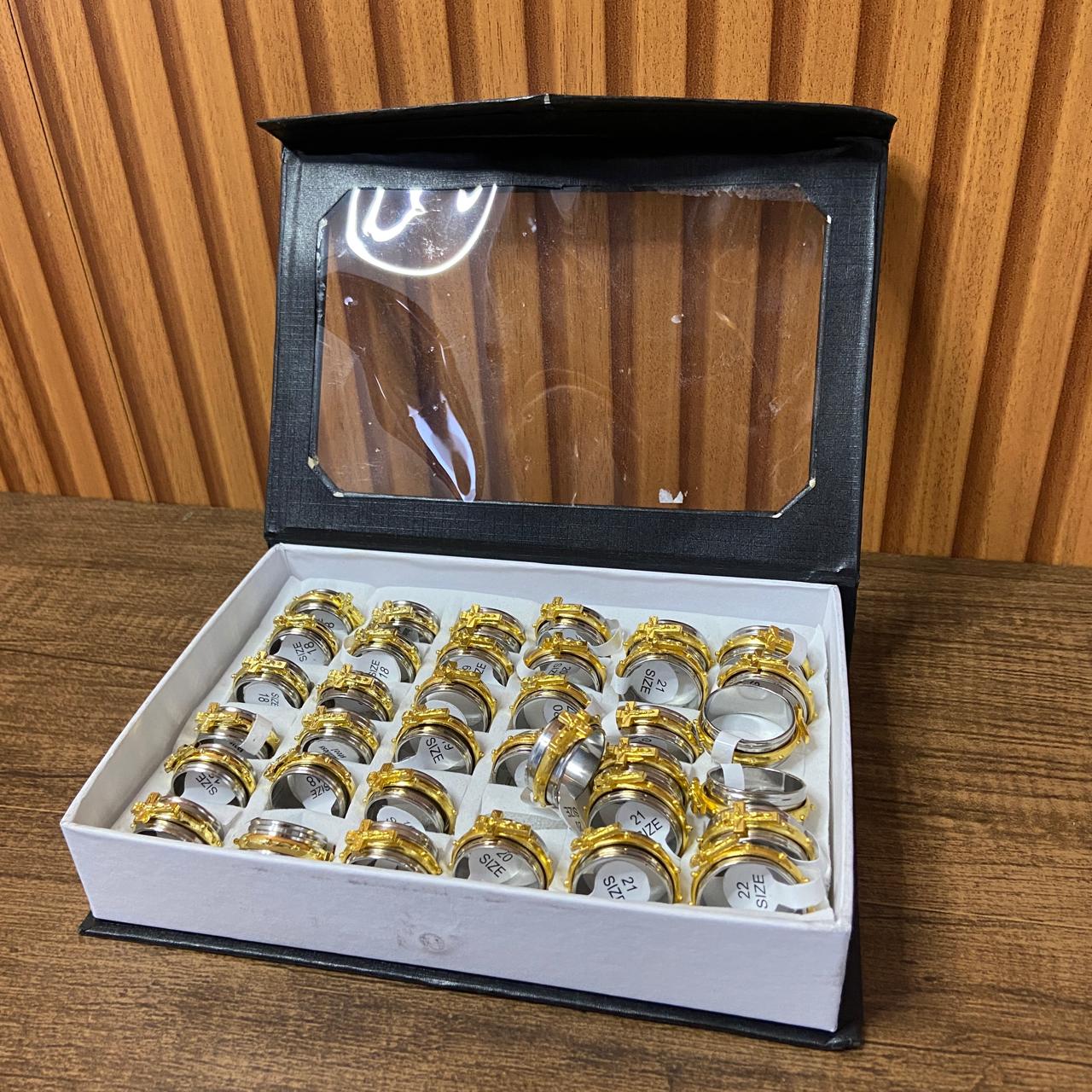 ANEL AÇO INOX COM CRUCIFIXO DOURADO  (36 UNIDADES)