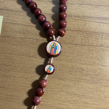 TERÇO DE MADEIRA NOSSA SENHORA DE GUADALUPE 7 MEDALHAS MOD1 8MM (3 UNIDADES)