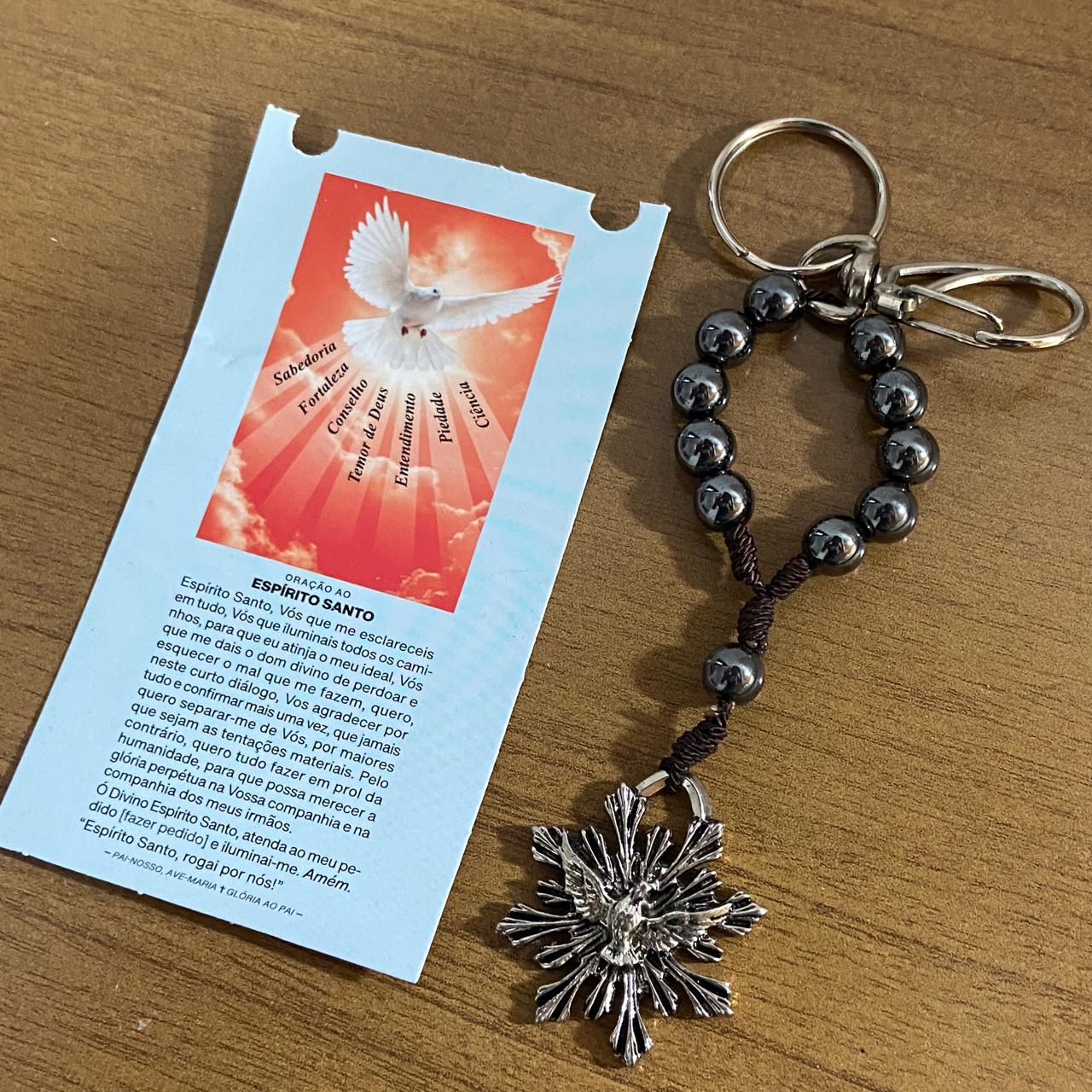 CHAVEIRO DEZENA HEMATITA COM MOSQUETE DIVINO ESPÍRITO SANTO (3 UNIDADES)