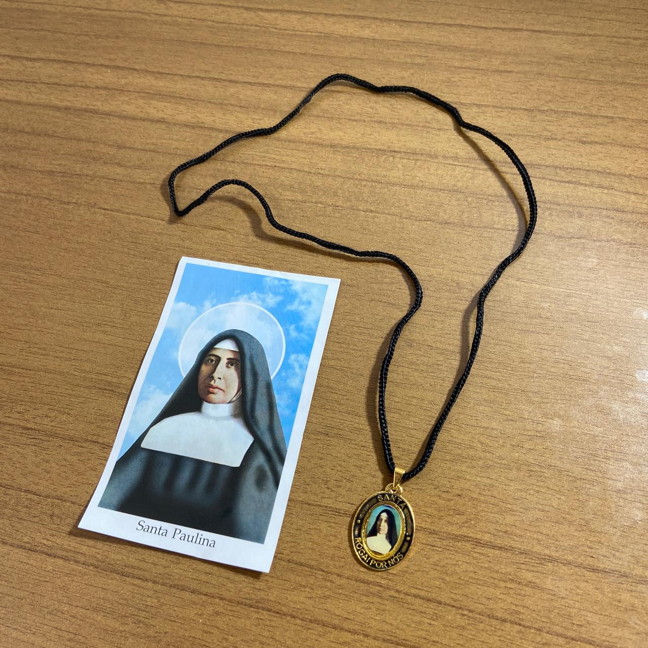 CORDÃO COM MEDALHA RESINADA SANTA PAULINA (1 UNIDADES)