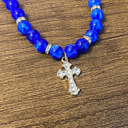 PULSEIRA PÉROLA AZUL CRUZ COM STRASS 08MM (03 UNIDADES)