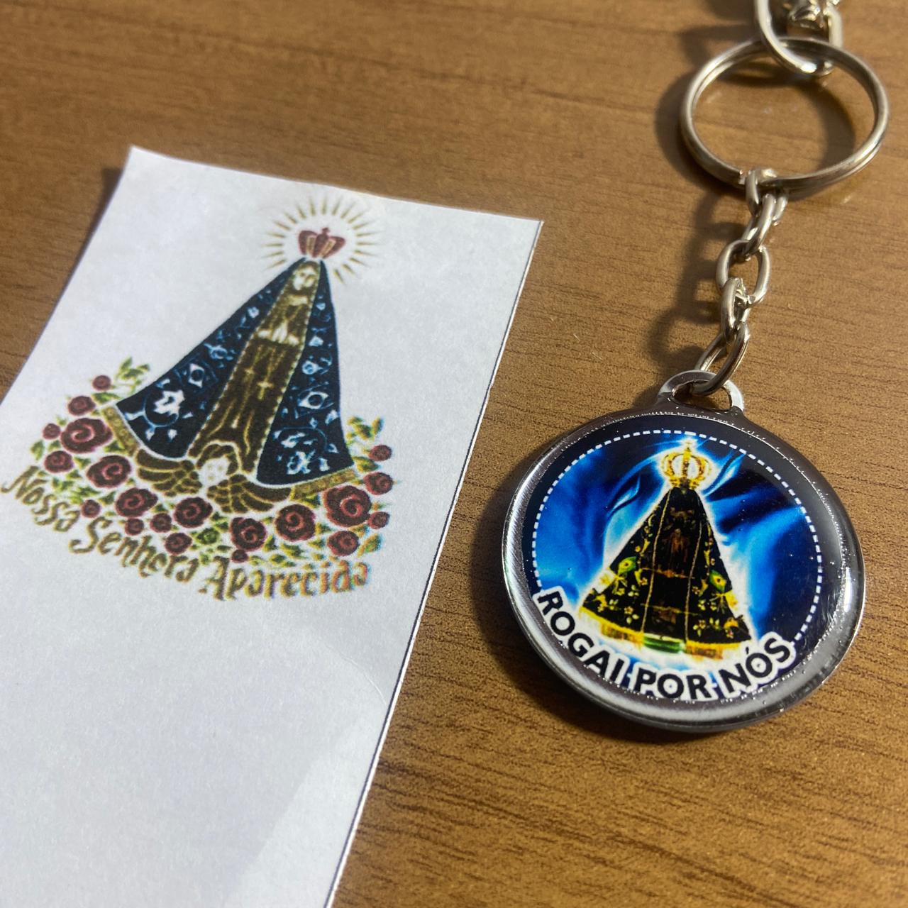 CHAVEIRO METAL DUPLA FACE COM MOSQUETE NOSSA SENHORA APARECIDA (6 UNIDADES)