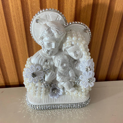 BUSTO DE GESSO SAGRADA FAMÍLIA BRANCO COM PÉROLA E STRASS PRATA 14CM (1 UNIDADE)