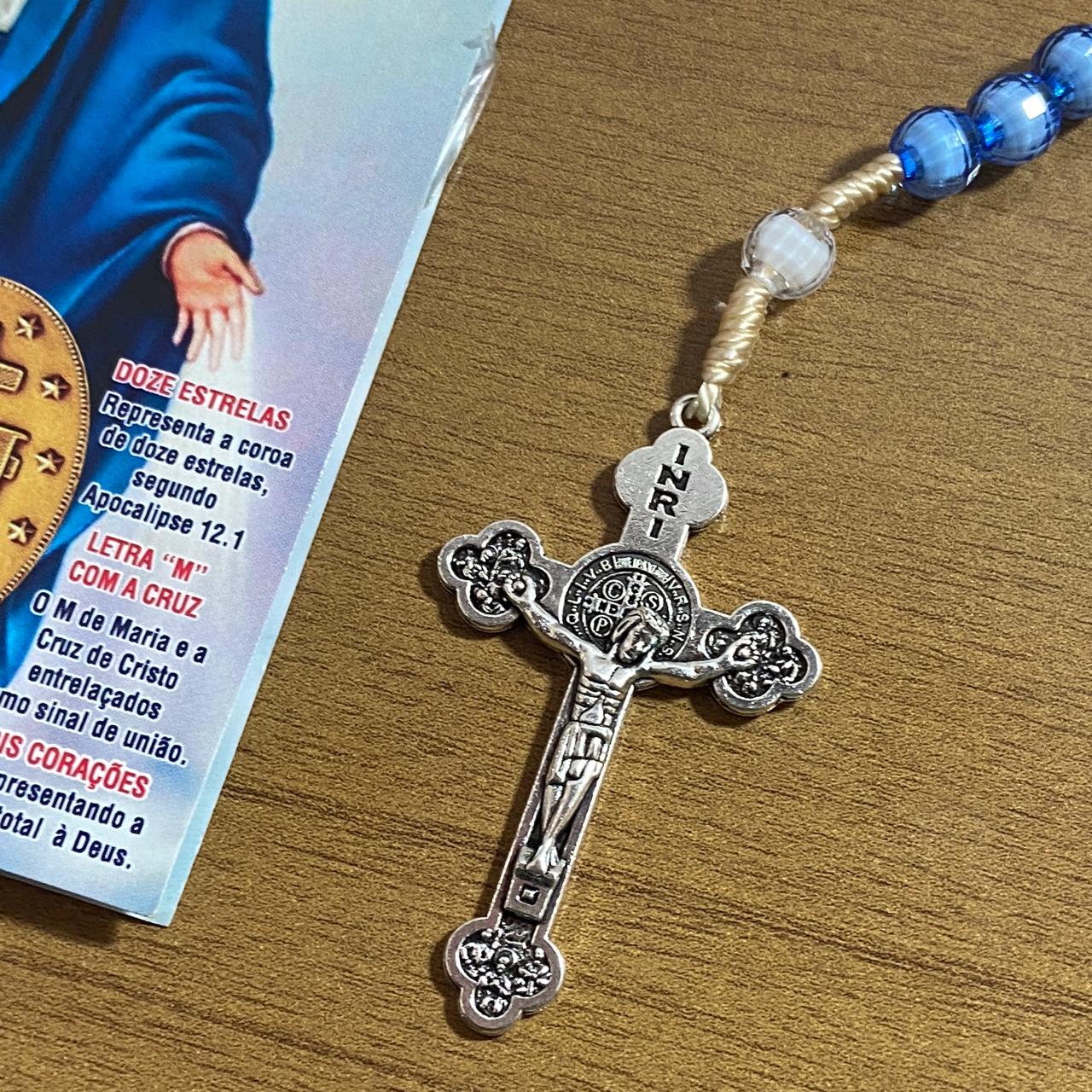 TERÇO ACRÍLICO AZUL E BRANCO COM FECHO NOSSA SENHORA DAS GRAÇAS 08MM (1 UNIDADE)