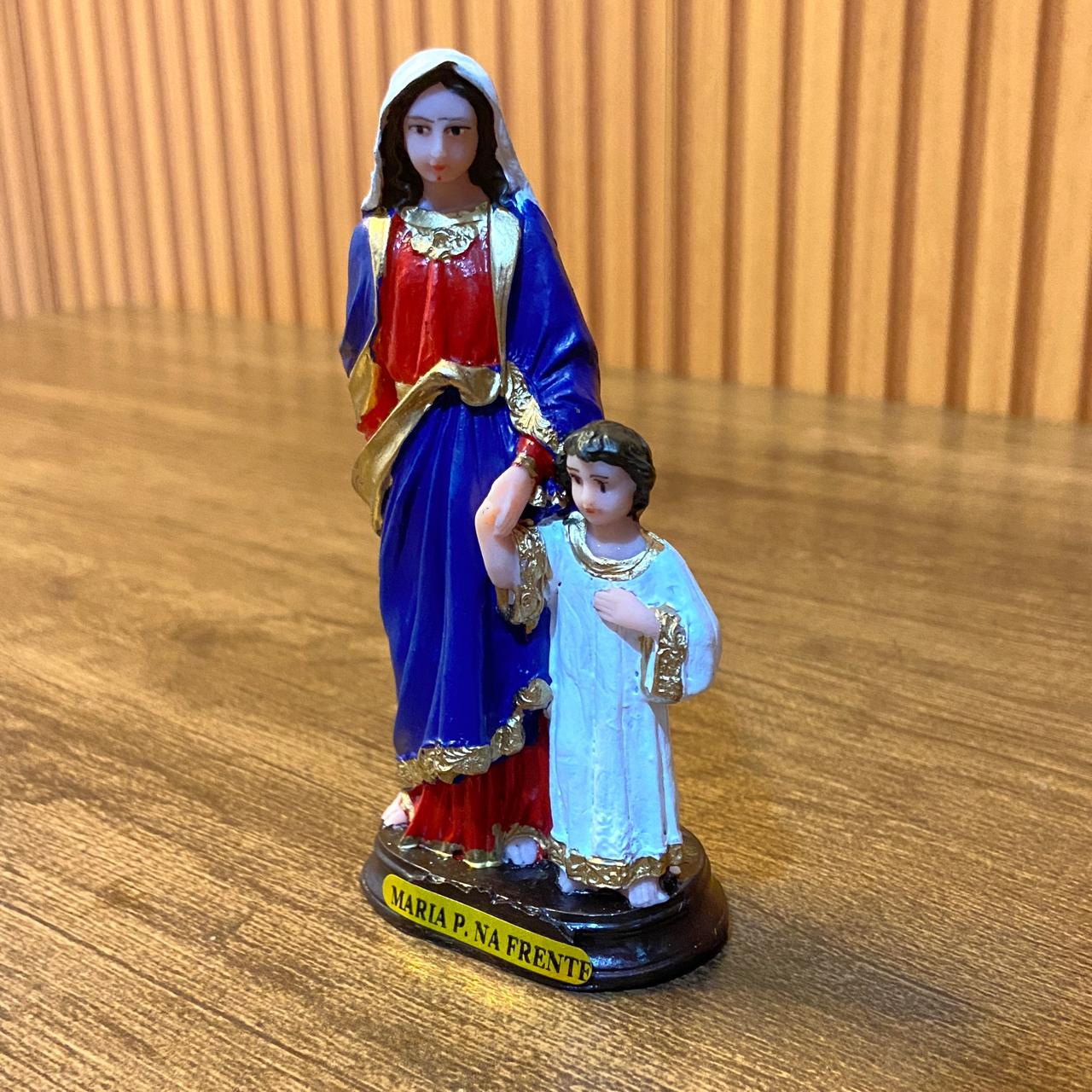 IMAGEM DE RESINA NACIONAL MARIA PASSA A FRENTE 13CM MOD1 (1 UNIDADE)