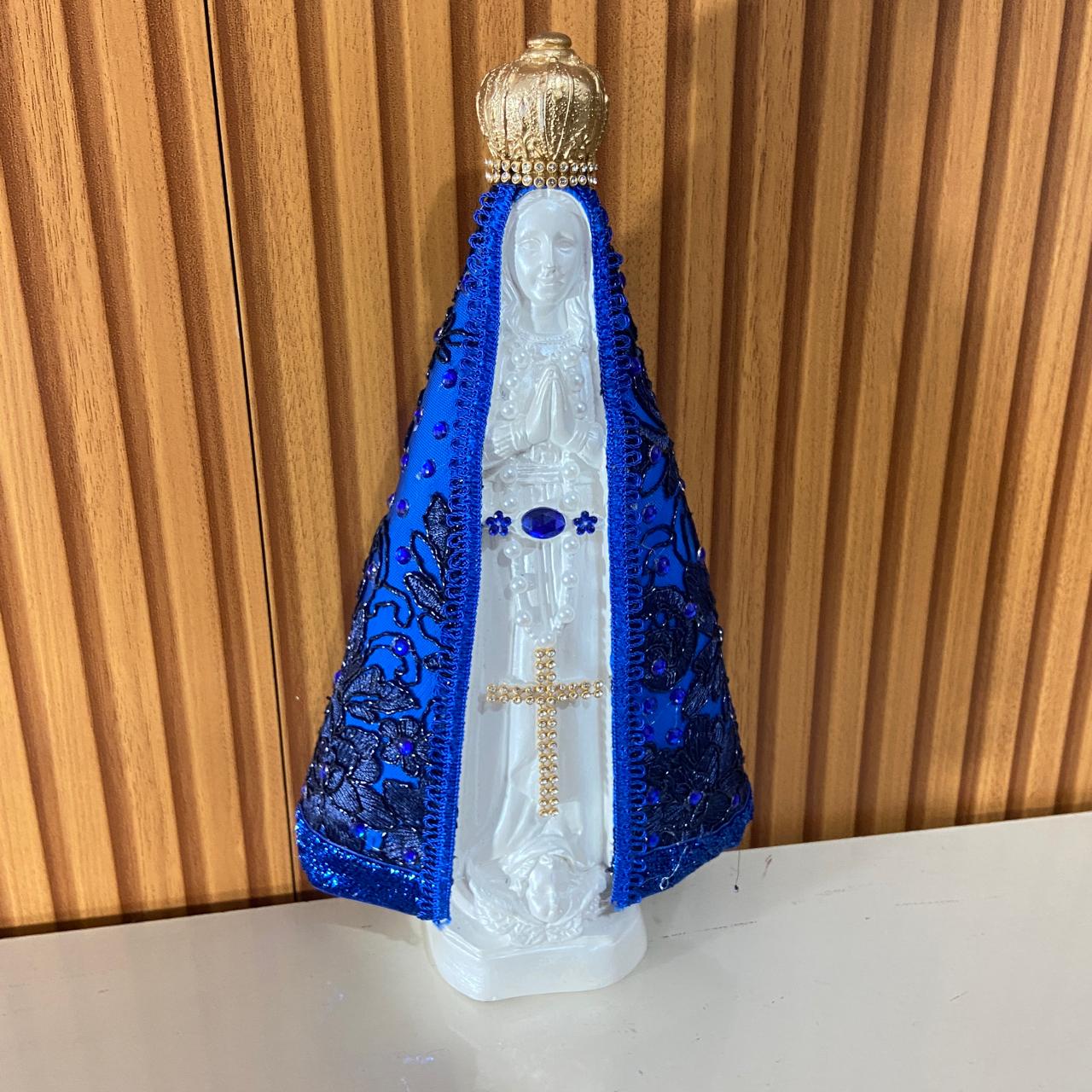 IMAGEM DE GESSO NOSSA SENHORA APARECIDA BRANCA MANTO AZUL COM STRASS MOD2 31CM (1 UNIDADE)
