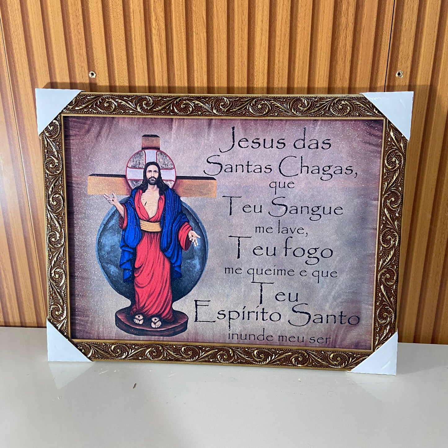 QUADRO COM MOLDURA RESINADO SANTAS CHAGAS DE JESUS 35CMX44CM (1 UNIDADE)