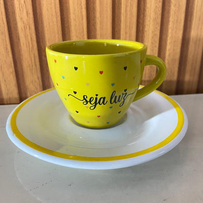XÍCARA COM PIRES SEJA LUZ AMARELO (1 UNIDADE)