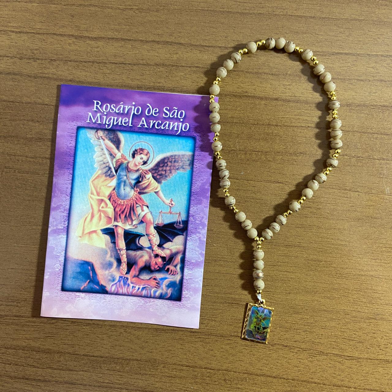 ROSÁRIO DE PÉROLA SÃO MIGUEL ARCANJO BEGE (1 UNIDADE)