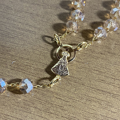 CORRENTE TERÇO CRISTAL NOSSA SENHORA APARECIDA BEGE TRANSPARENTE 04MM  (1 UNIDADE)