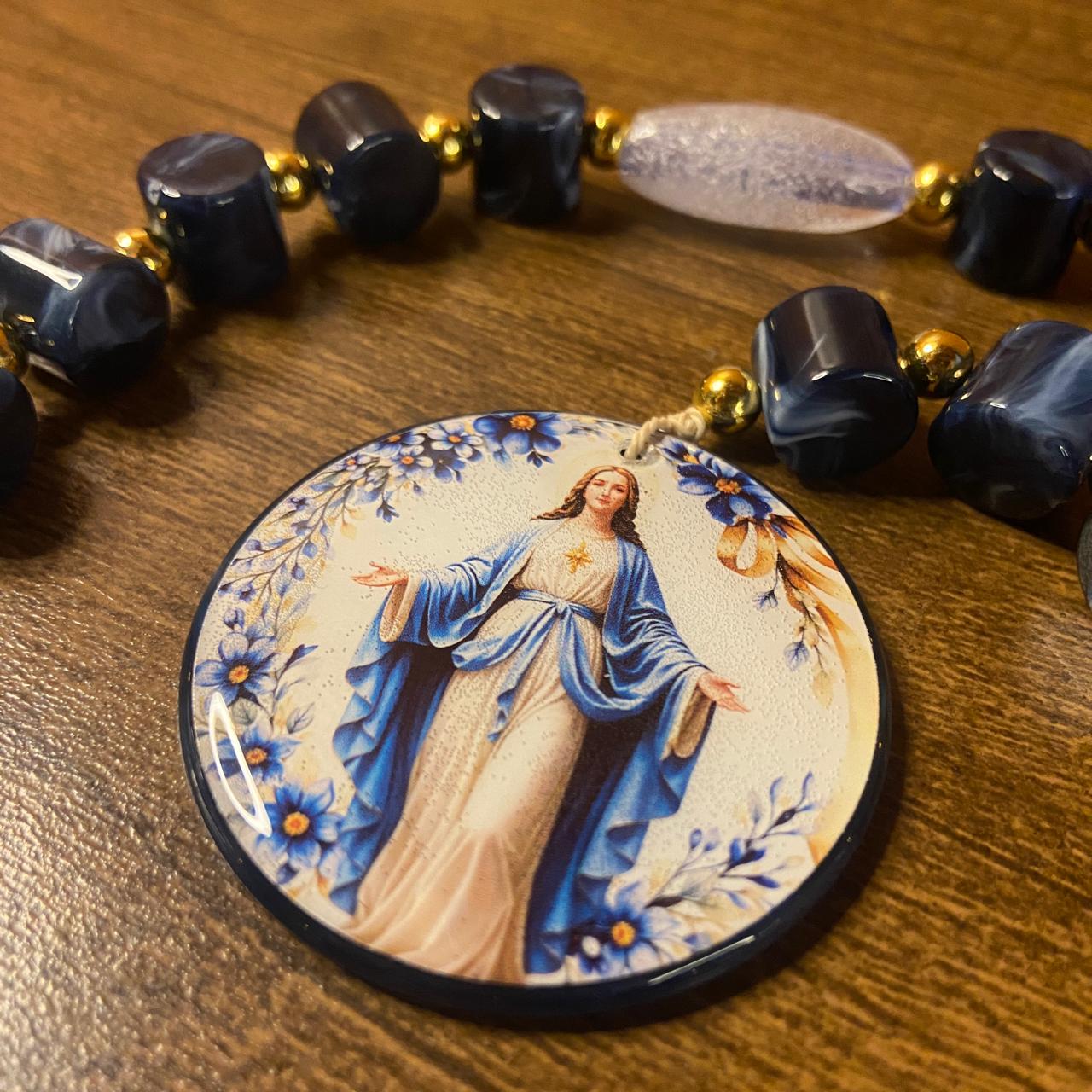 TERÇO COLAR DE MESA COM PEDRARIA NOSSA SENHORA DAS GRAÇAS 60CM (1 UNIDADE)