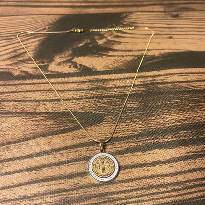 COLAR DOURADO MEDALHA SÃO BENTO COM STRASS  (1 UNIDADE)