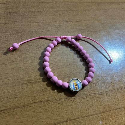 PULSEIRA ROSA REGULÁVEL COM MEDALHA RESINADA NOSSA SENHORA APARECIDA (6 UNIDADES)