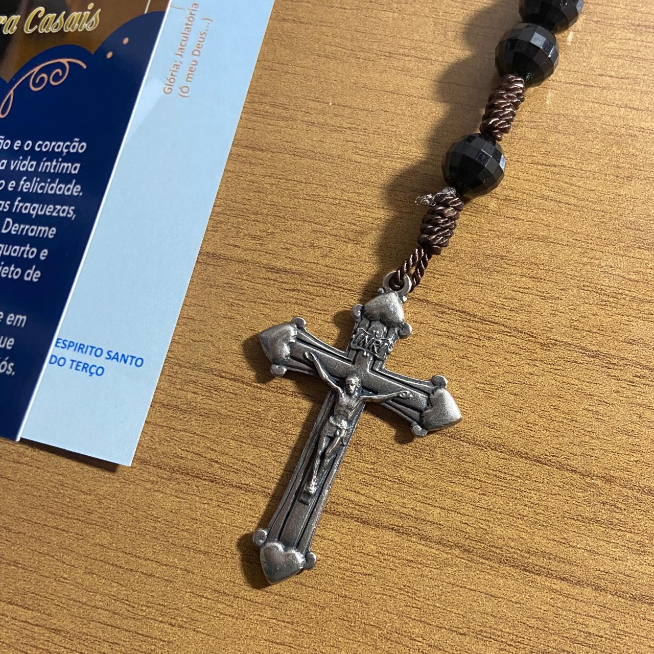 TERÇO CRAVEJADO PRETO SAGRADA FAMÍLIA 10MM (1 UNIDADE)