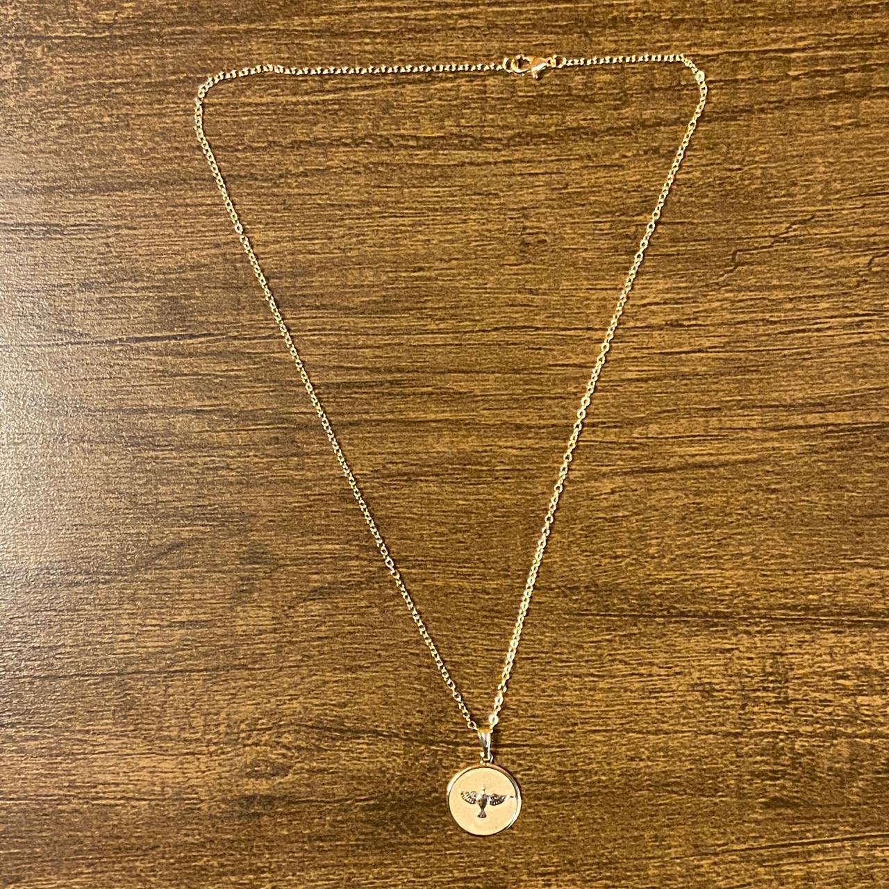 COLAR DOURADO COM PINGENTE REDONDO DIVINO ESPÍRITO SANTO  (3 UNIDADES)