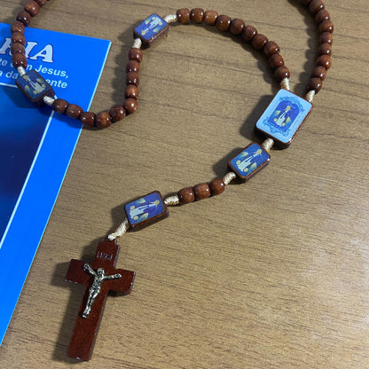 TERÇO DE MADEIRA MARIA PASSA A FRENTE 7 MEDALHAS (1 UNIDADE)