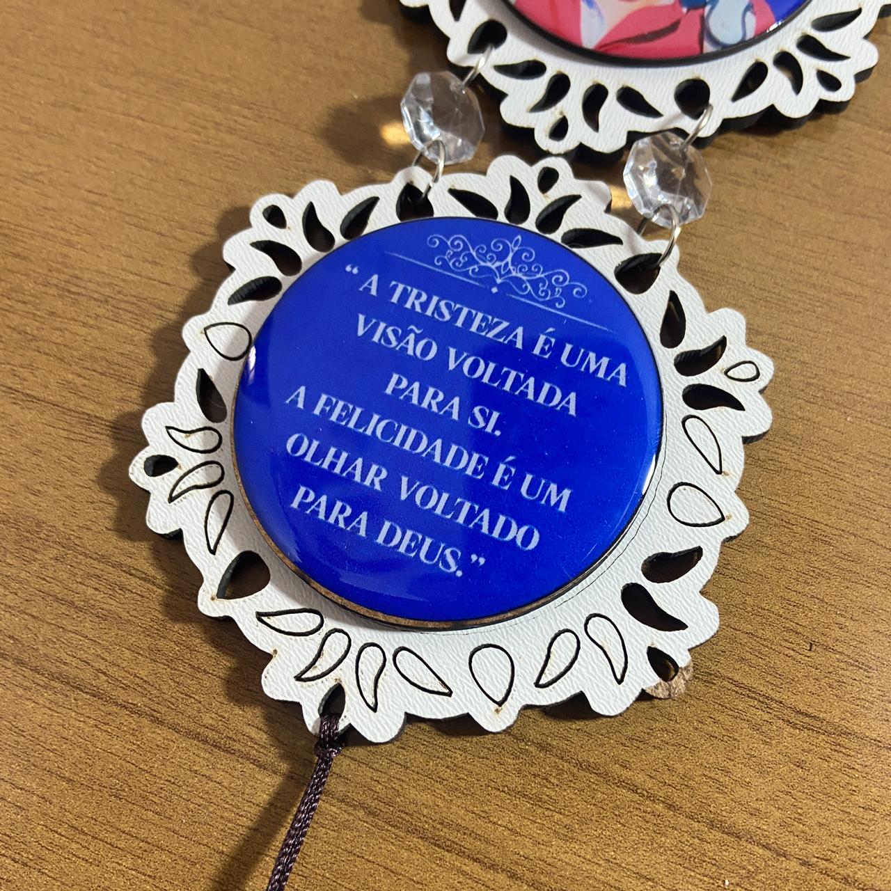 ADORNO TRIPLO REDONDO BRANCO BEATO CARLO ACUTIS MOD 1 (1 UNIDADE)