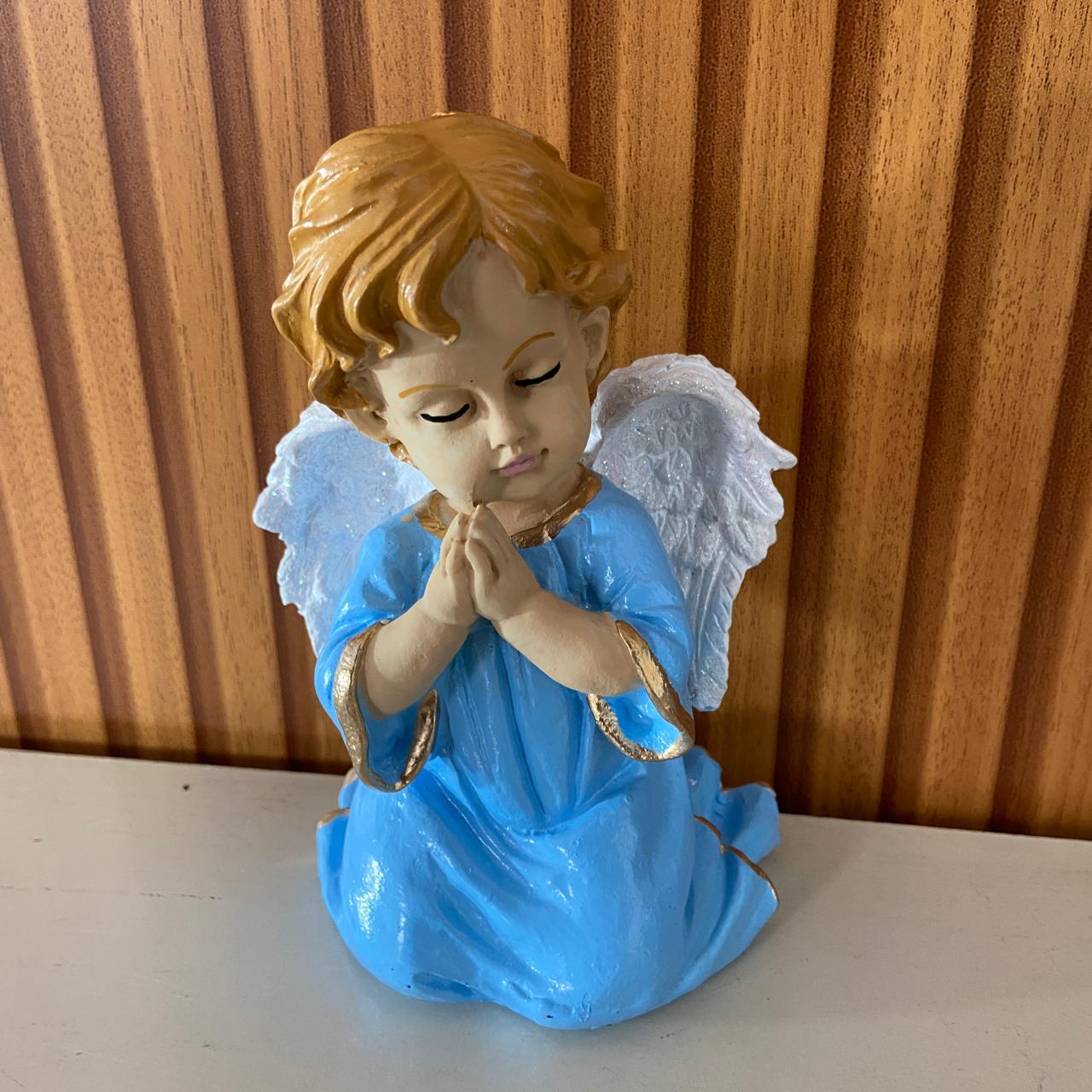 IMAGEM DE RESINA NACIONAL ANJINHO AZUL REZANDO 15CM (1 UNIDADE)